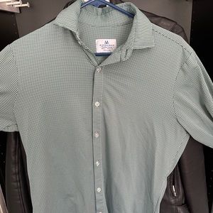 Mizzen + Main Spinnaker green shirt. Small trim fit. Excellent condition.